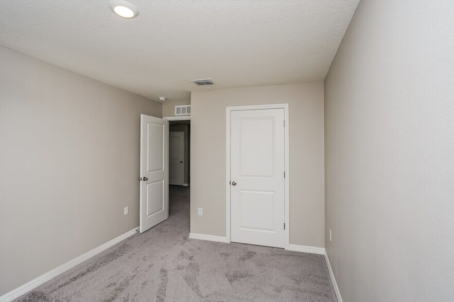 Building Photo - 1212 7th Ave NW