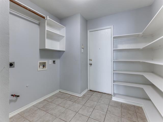 Building Photo - 1305 Greenbriar Ln