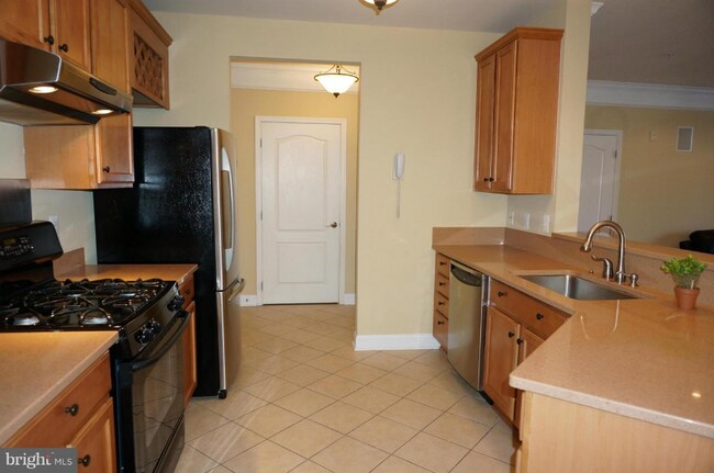 Building Photo - 5801 Clipper Ln