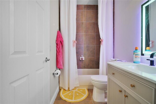 Building Photo - 1057 Island Pointe Dr