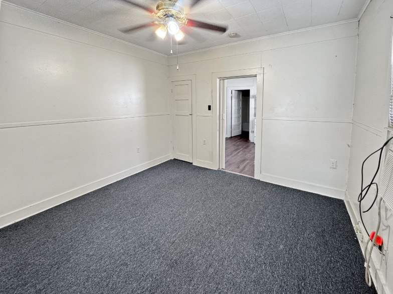 Building Photo - 661 Victory Dr