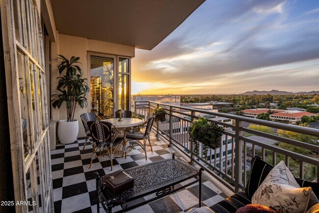 Building Photo - 2211 E Camelback Rd