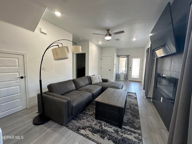 Building Photo - 6315 Escondido Dr