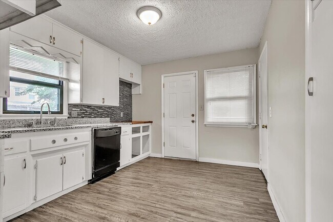 Building Photo - 2228 SW 61st Terrace