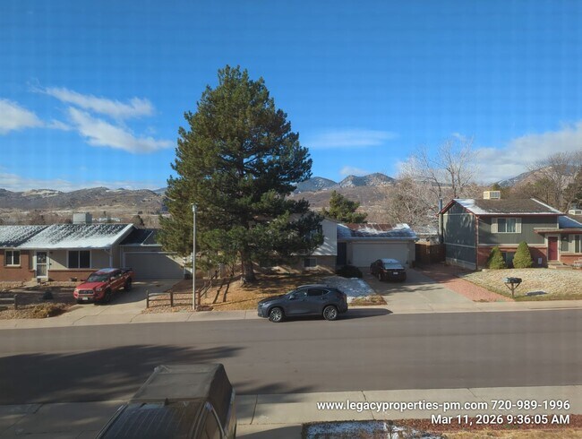 Building Photo - QUAINT SPLIT LEVEL IN MORRISON