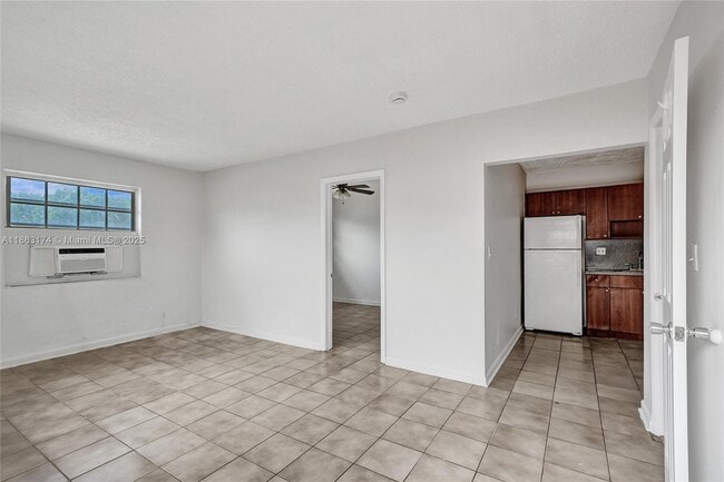 Primary Photo - 2525 Superior St