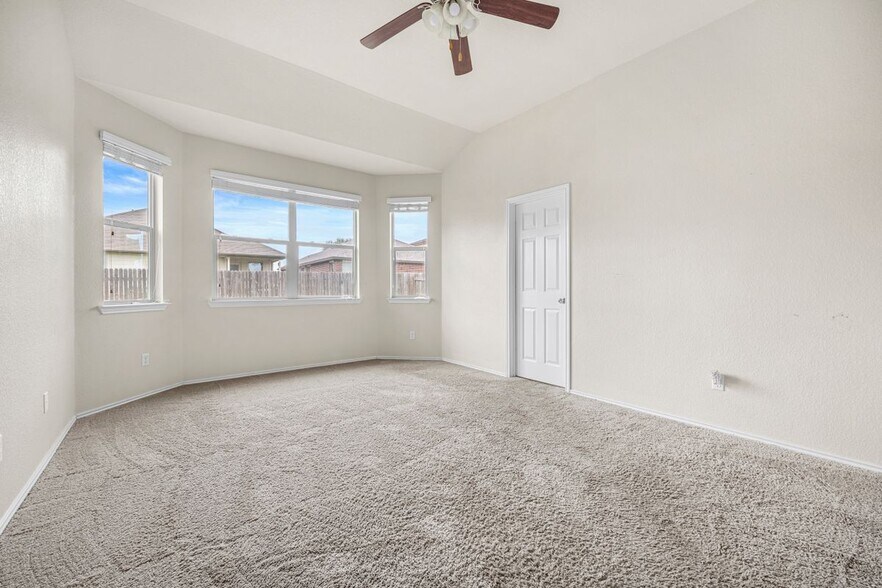 Building Photo - 1414 Fawn Lily Dr
