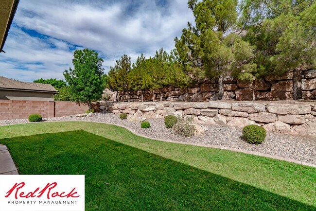 Building Photo - Minimally Furnished home in Little Valley!