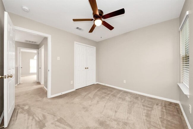 Building Photo - 8522 Sports Haven Dr