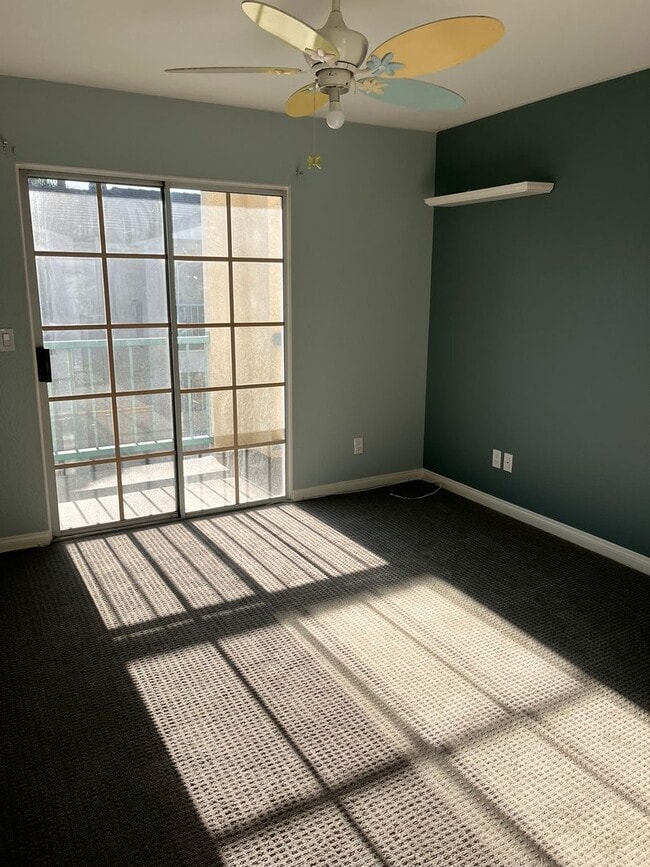 Building Photo - Canyon Crest 3bd/2.5ba Townhouse