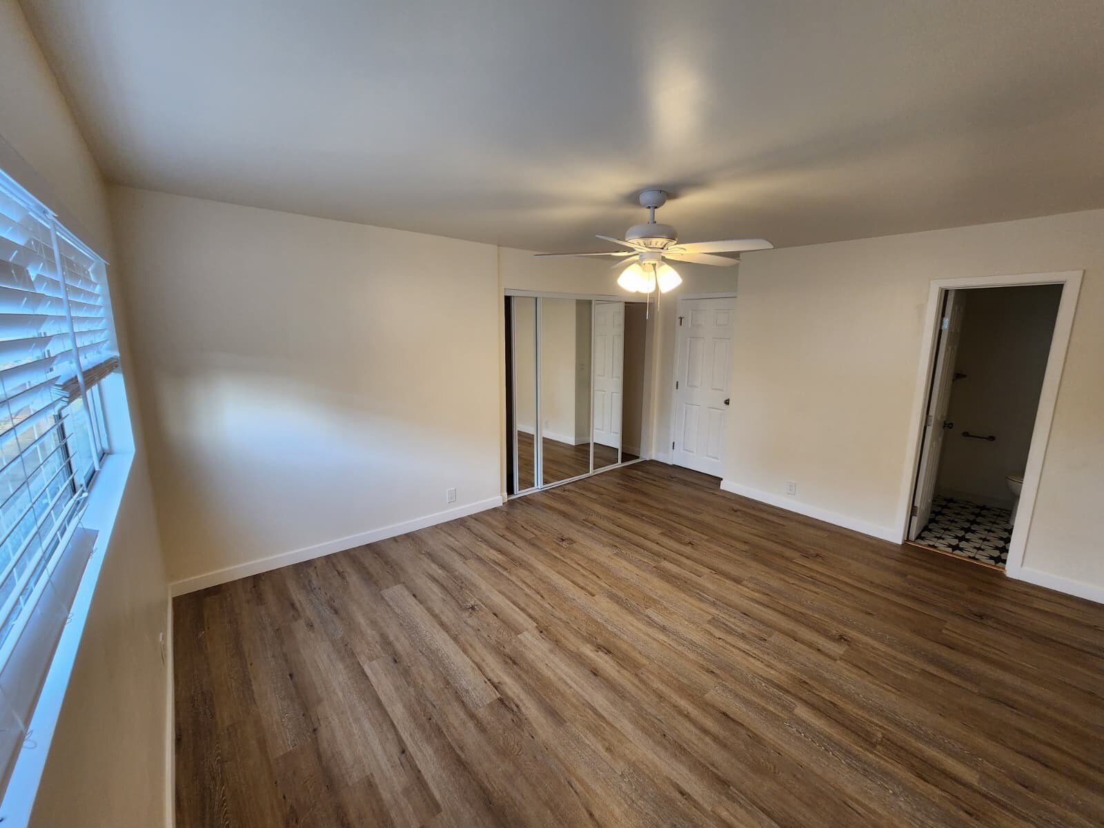 Building Photo - 1414 S Orange Grove Ave