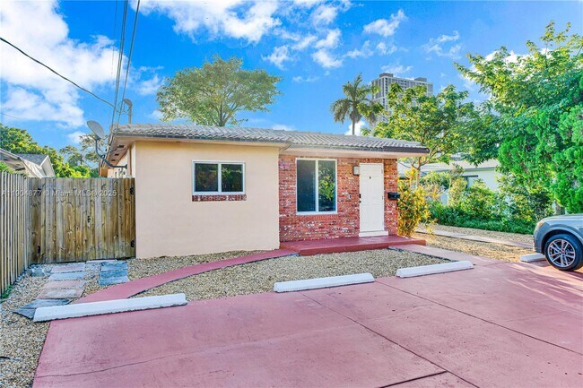 Building Photo - 2931 SW 39th Ave