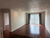 Building Photo - Modern 1 bed/1 bath unit just a few steps ...