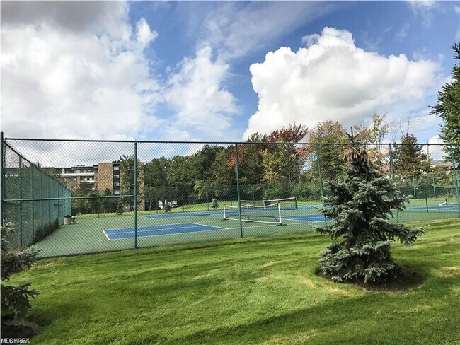 Building Photo - 612 Acacia Cir