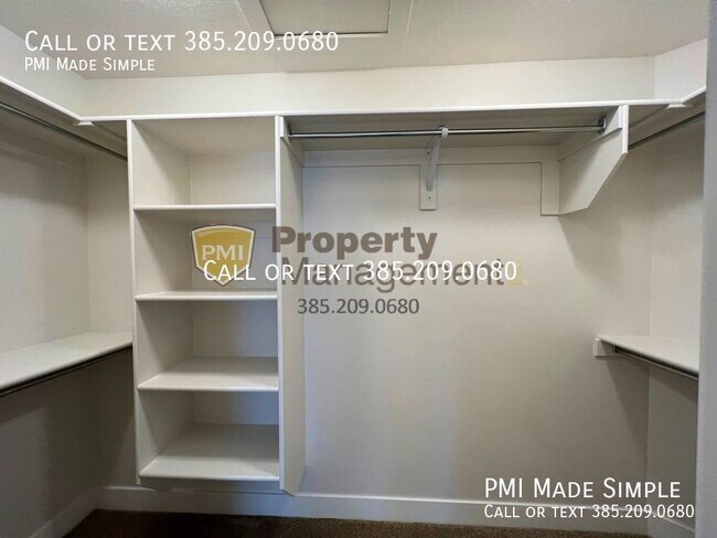 Building Photo - GORGEOUS & SPACIOUS Vineyard Townhome!