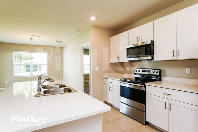 Building Photo - 349 NE 30th Terrace