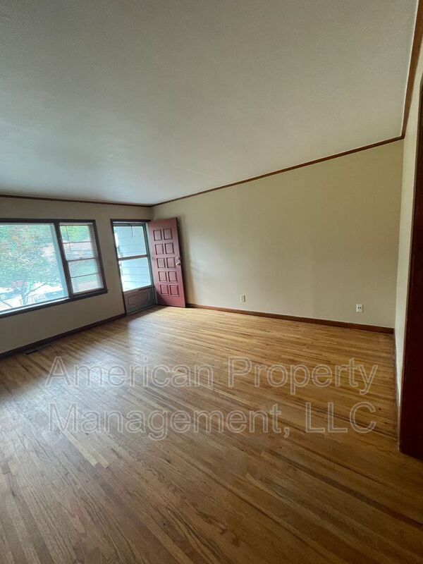 Building Photo - 4941 S Detroit Ave