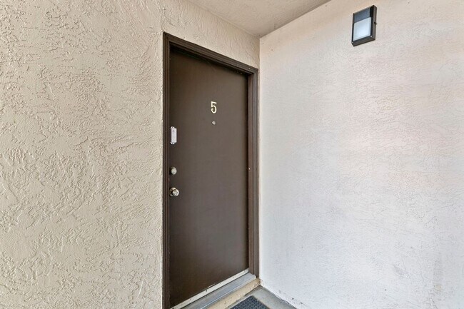 Building Photo - 975 Murrieta Blvd