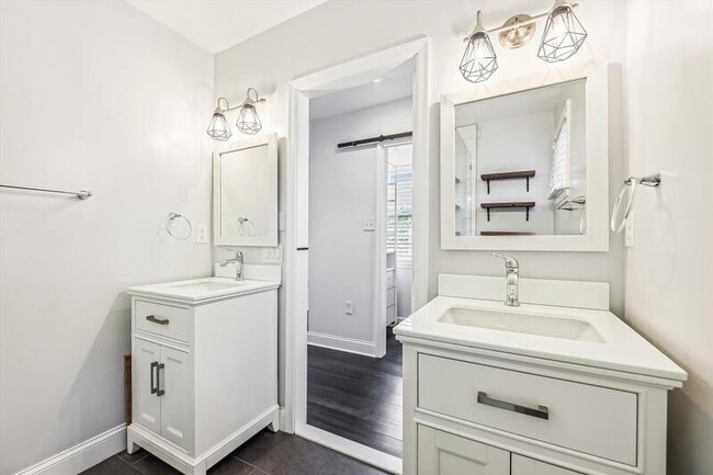 Building Photo - 2612 33rd St SE