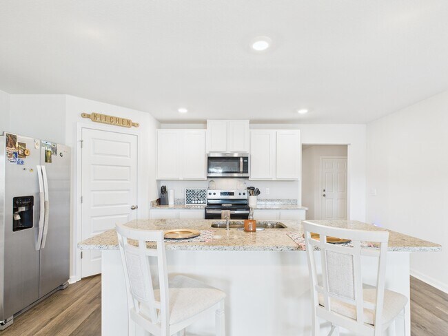 Building Photo - 8775 Clearbrook Dr