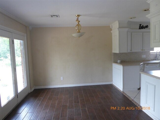 Building Photo - 2408 NW Redwood Ln