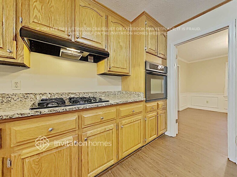 Building Photo - 3913 Plantation Dr