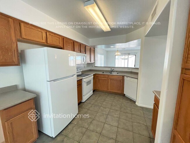 Building Photo - 13842 W Keim Dr