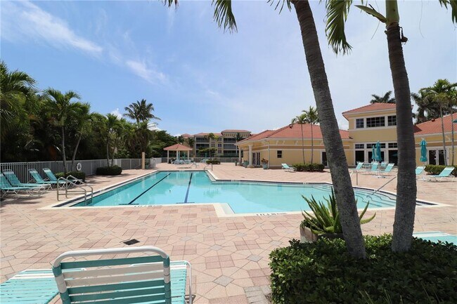 Building Photo - 255 West End Dr