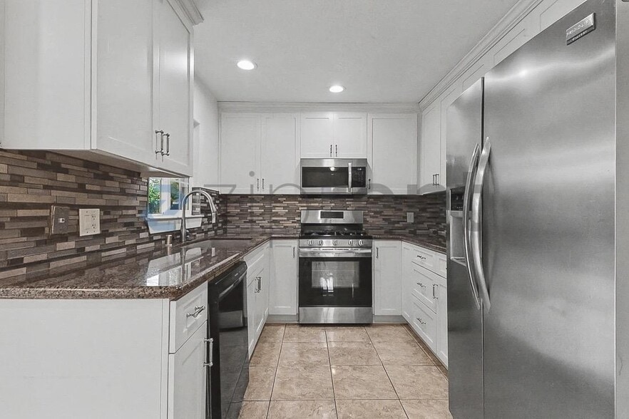 Building Photo - 1653 Robin Hood Ct