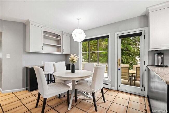 Building Photo - 1127 Fordham Ln