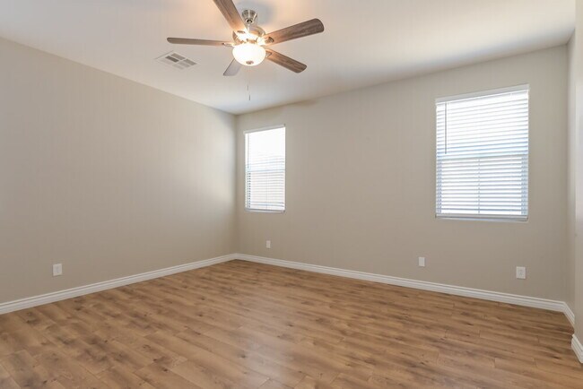 Building Photo - 1217 Grove Park St