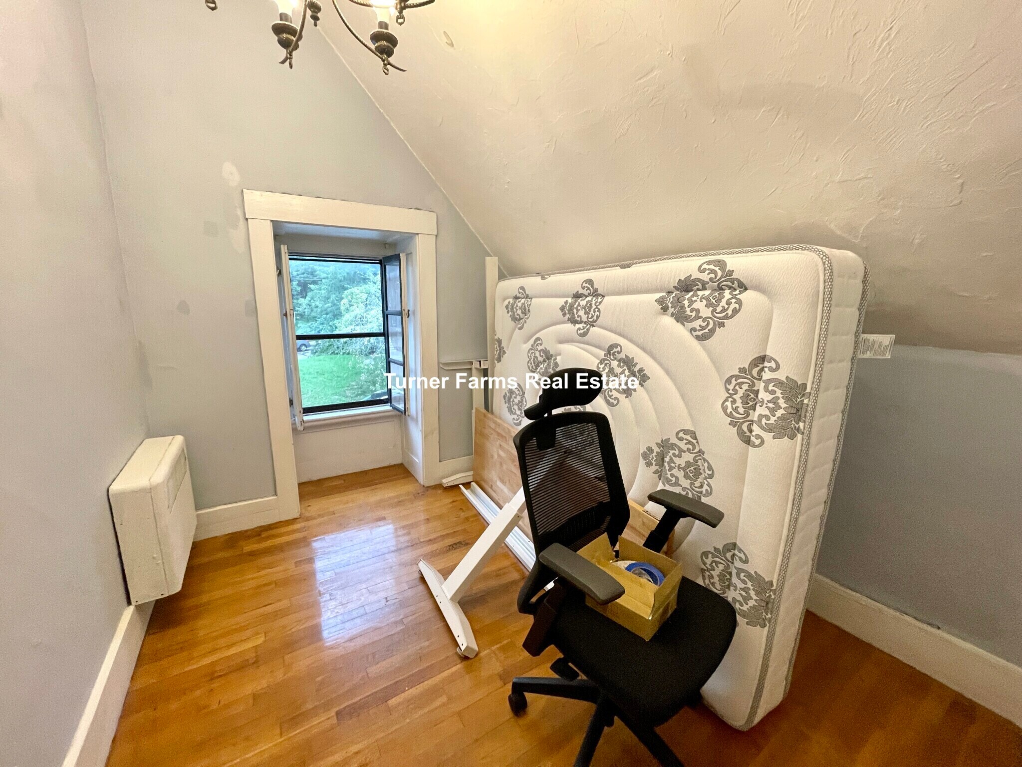 Building Photo - 139 Hillside St