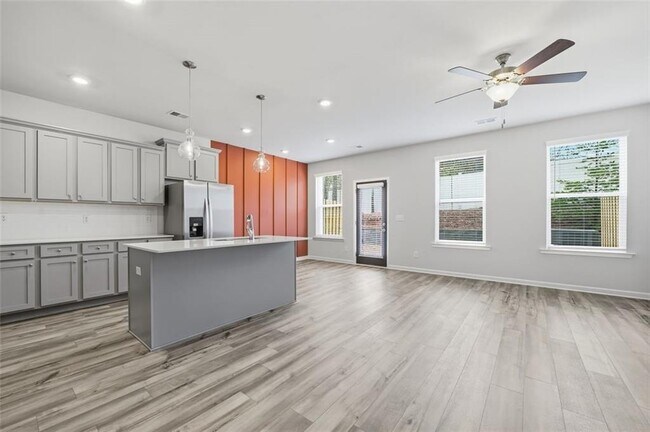 Building Photo - 204 Flier Dr