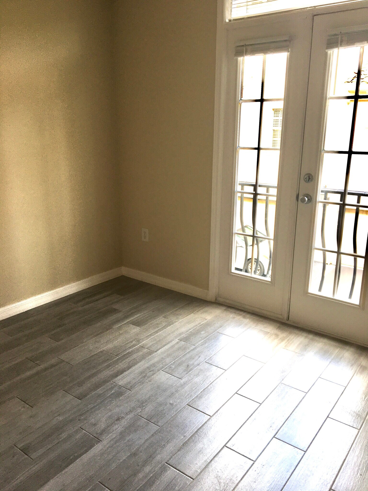 Building Photo - 501 Knights Run Ave