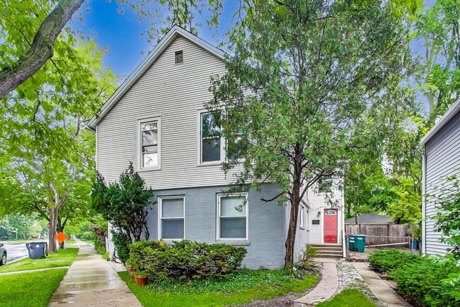 Primary Photo - 180 Prairie Ave