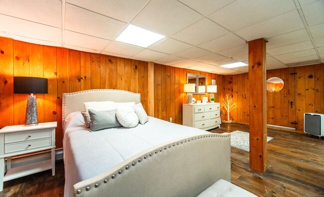 Building Photo - 558 N Roast Meat Hill Rd