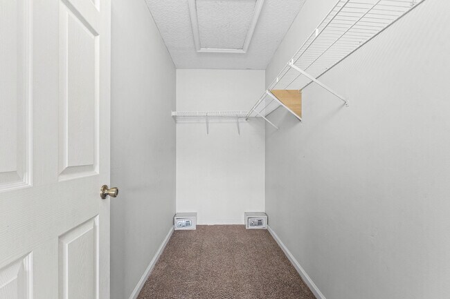Building Photo - 13789 Yarmouth Dr