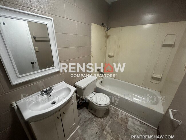 Building Photo - 118 Rosewood Cir