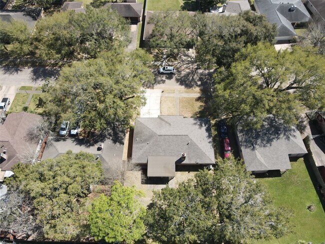 Building Photo - 124 Dogwood St