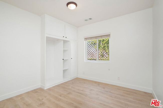 Building Photo - 3460 Redwood Ave