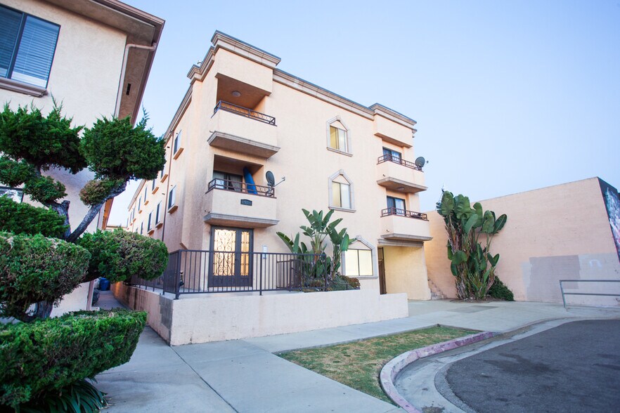 Building Photo - 1510 S Barrington Ave