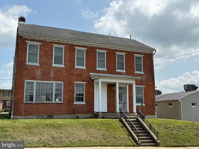 Building Photo - 1530 New Holland Rd