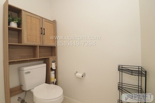 Building Photo - 545 Lands End Way