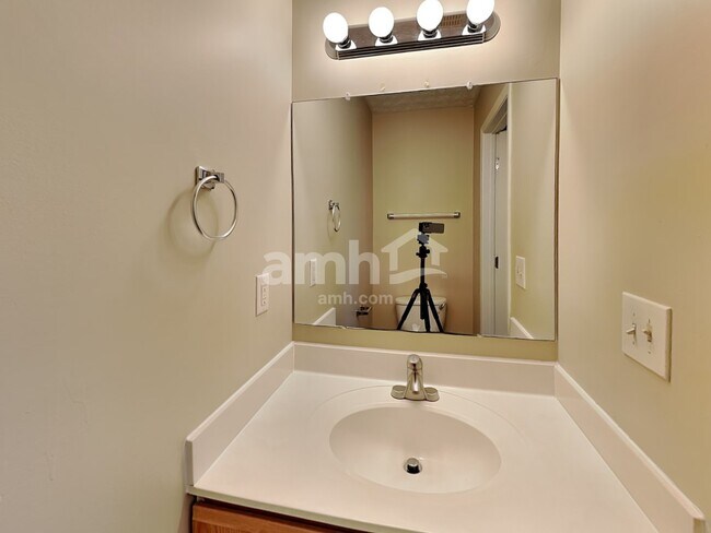 Building Photo - 42 Purple Finch Loop