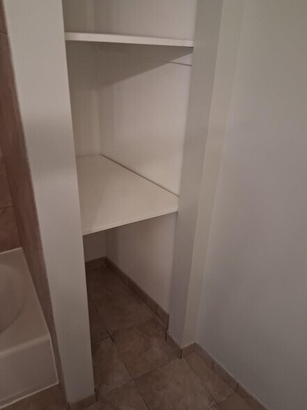 Building Photo - 112 Main St S