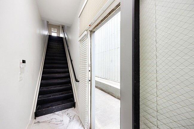 Building Photo - 614 Tennessee St