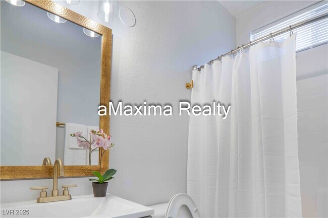 Building Photo - 2401 Predera Ave