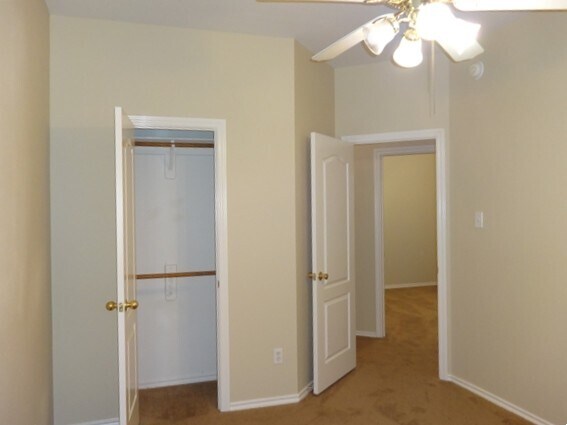 Building Photo - 1819 Manor Dr