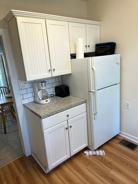 Apt A Kitchen - 84 Mount Hermon Way