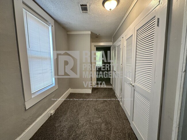 Building Photo - 1596 Burton Ave